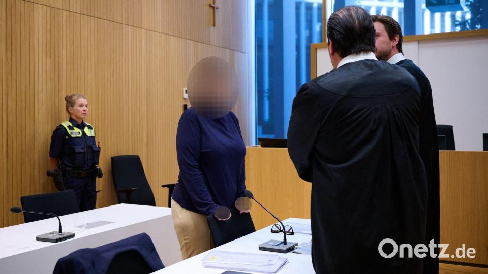 Domina vor Gericht: Laut Anklage soll sie einen langjährigen Kunden aus Habgier ermordet haben. Bild: Sven Hoppe/dpa