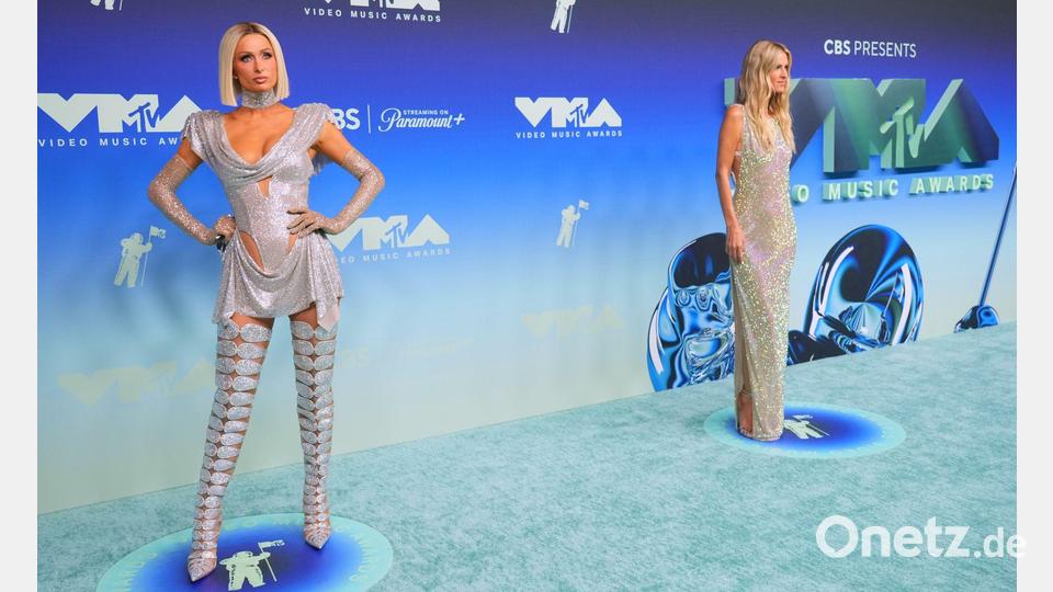 Paris Hilton kündigte bei der Preis-Gala einen Auftritt an. Bild: Jordan Strauss/Invision/AP/dpa