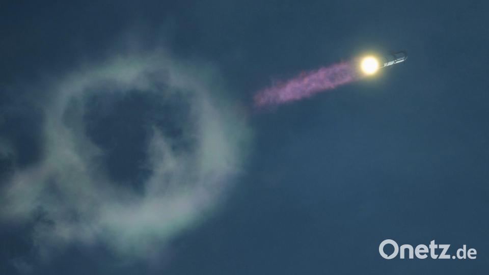 Das Raketensystem „Starship“ von SpaceX startet von Starbase in Texas zu einem Testflug Bild: Eric Gay/AP/dpa