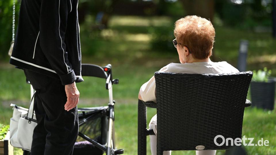 Ein Streit um die Pflegereform bringt den Koalitionsfahrplan ins Stocken. (Symbolfoto) Bild: Elisa Schu/dpa