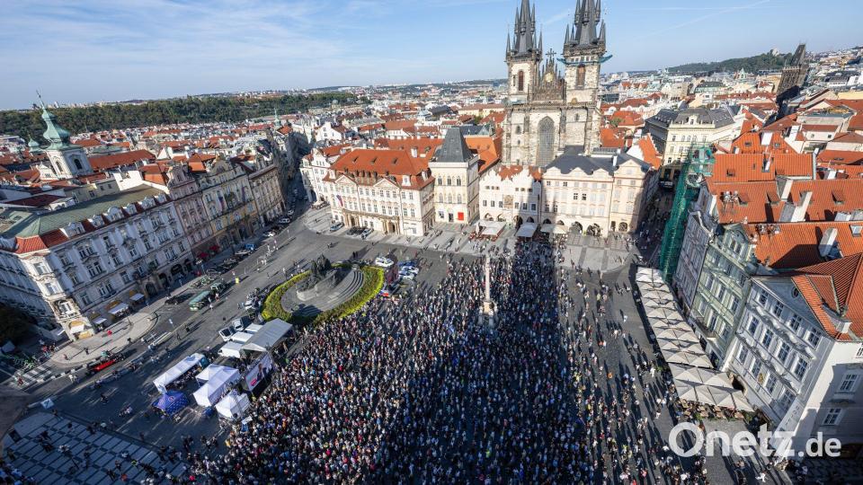 Die Kundgebung fand knapp zwei Wochen vor Teilsenats- und Kommunalwahlen statt. Bild: Kamaryt Michal/CTK/dpa