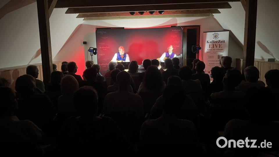 Der Kabarettabend „SpuiMaWas?“ begeisterte das Publikum in Gleiritsch. Das Dorfcafé war ausverkauft. Bild: Anton Brand