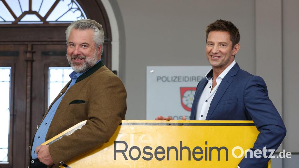 Dieter Fischer (l) und Igor Jeftić spielen zwei der Kommissare. (Archivbild) Bild: Karl-Josef Hildenbrand/dpa