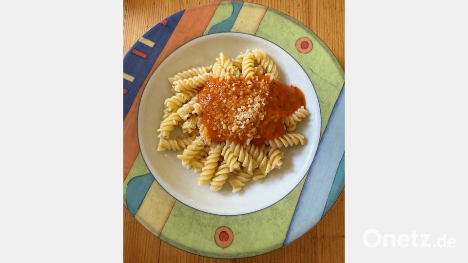 Tomatensoße schmeckt pur mit Nudeln und Käse. Bild: Ilse Hauer