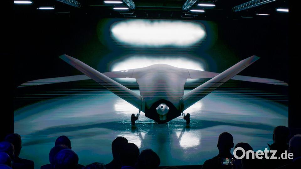 Unbemannter Kampfjet CA-1 Europa: Junge Rüstungsfirmen wie Helsing bekommen viel Geld von Investoren (Archivbild) Bild: Peter Kneffel/dpa
