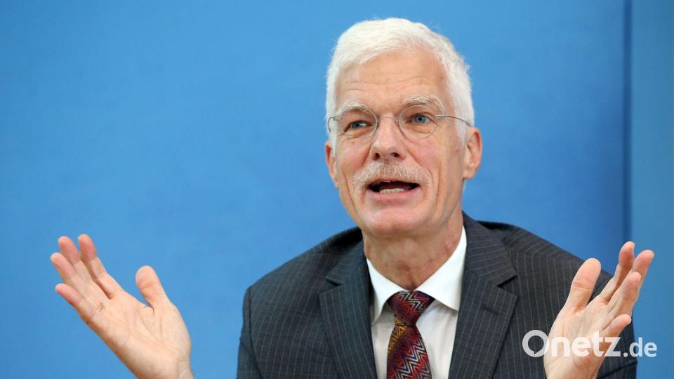 Bildungsforscher Andreas Schleicher stellte die neue Studie „Bildung auf einen Blick 2026“ vor. (Archivbild) Bild: Wolfgang Kumm/dpa