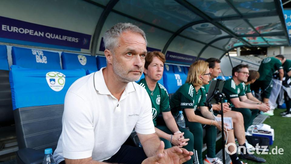 Zwei Härtetests mit Blick auf die WM 2027: Bundestrainer Christian Wück. (Archivbild) Bild: Ales Fevzer/dpa