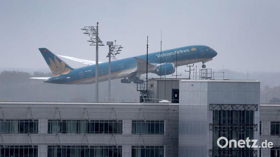 Fast 290 Menschen waren an Bord einer Maschine von Vietnam Airlines, als es zu dem Vorfall kam. Symbolbild: Karl-Josef Hildenbrand/dpa