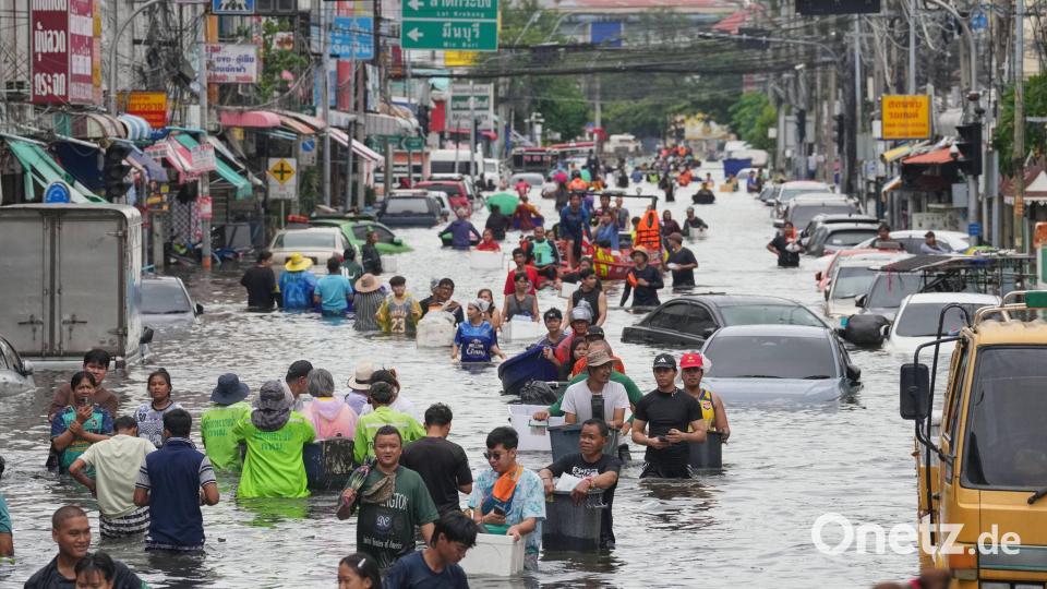 Teile Bangkoks standen tagelang unter Wasser. Bild: Sakchai Lalit/AP/dpa