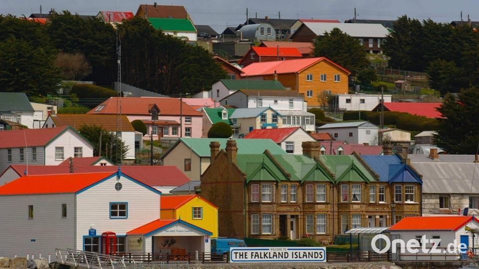 Seit Jahrzehnten streiten sich Argentinien und Großbritannien um die Falklandinseln mit ihrem Hauptort Stanley. (Archivbild) Bild: Falkland Islands Government/PA Media/dpa