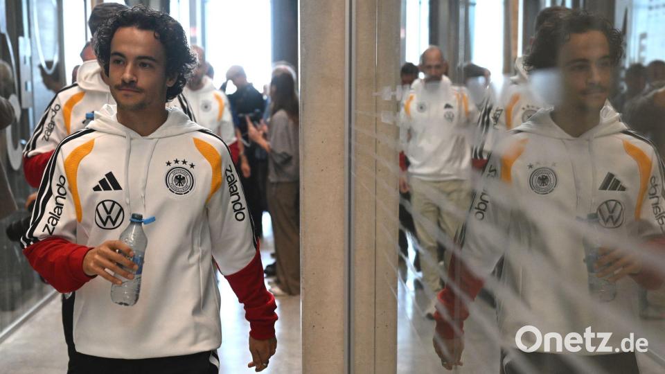 Herzogenaurach: Nationalmannschaft mit Mika Baur in der Mixed Zone vor Nations-League-Spiel gegen Serbien Bild: Federico Gambarini/dpa