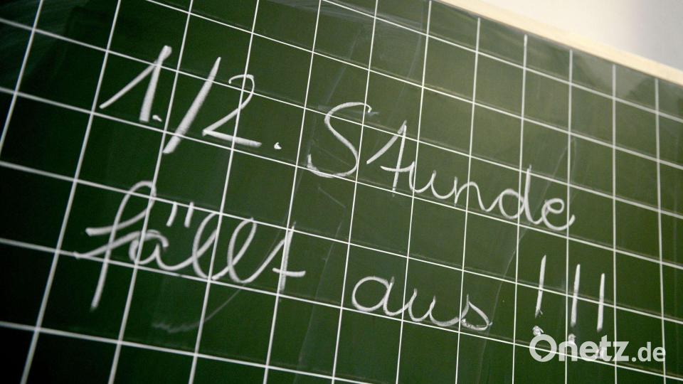 Unterrichtsausfall ist an vielen Schulen ein großes Thema. (Symbolbild) Bild: Caroline Seidel/dpa