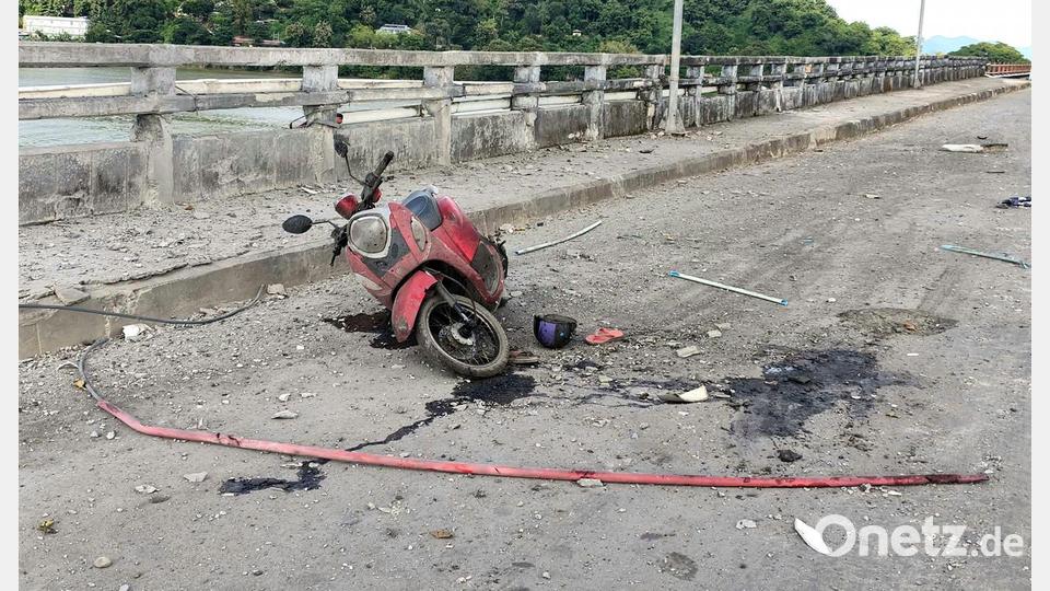 Kampfflugzeuge hatten die Stadt Kyauktaw attackiert. Bild: Uncredited/Wai Hun Aung/AP/dpa