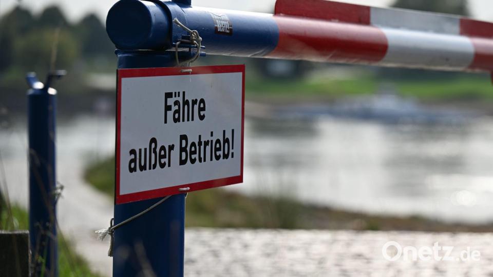 Das Wetter ist schön sonnig, doch der Ausflug endet an der Schranke statt auf der Rheinfähre nach Zons. (Archivbild) Bild: Wolf von Dewitz/dpa