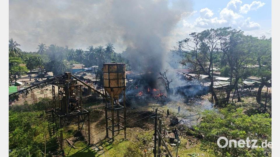 Dutzende Menschen sind bei dem Luftangriff getötet worden. Bild: Uncredited/Wai Hun Aung/AP/dpa