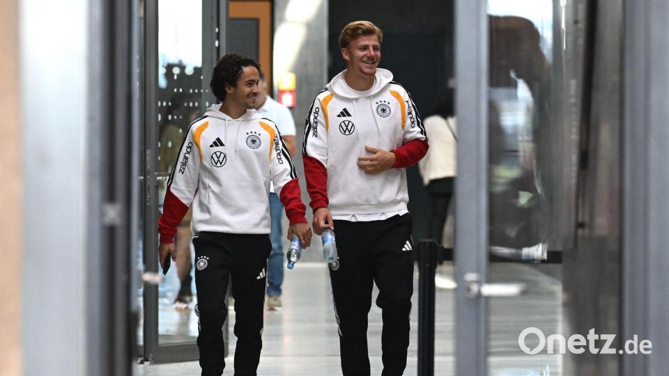 Mika Baur (l) und Finn Jeltsch gehören zu der großen Gruppe an DFB-Neulingen. Bild: Federico Gambarini/dpa