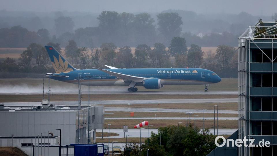 Eine Boeing 787-9 wie diese war Mitte August am Münchner Flughafen über die Startbahn hinausgeschossen und konnte gerade noch abheben. Symbolbild: Karl-Josef Hildenbrand/dpa