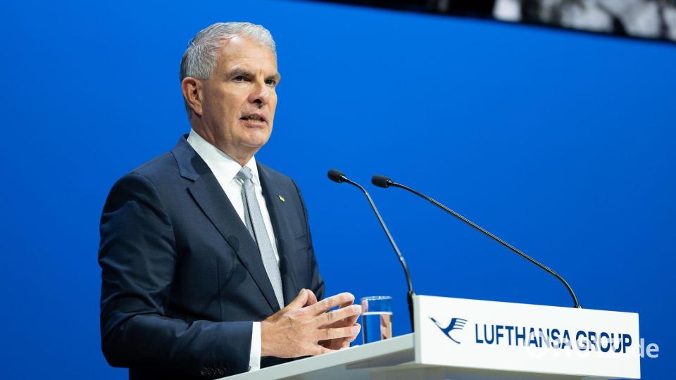 Lufthansa-Chef Carsten Spohr rechnet mit noch höheren Lasten durch den Iran-Krieg. (Archivbild) Bild: Florian Wiegand/dpa
