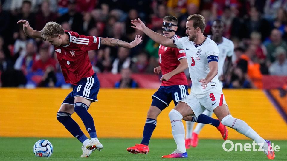 Harry Kane (rechts) traf erneut für England. Bild: Petr David Josek/AP/dpa