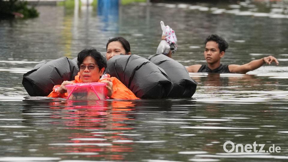 Viele Menschen mussten sich in Sicherheit bringen. Bild: Sakchai Lalit/AP/dpa