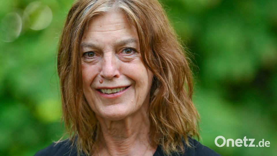 Angela Winkler brilliert in der Rolle von Frau Winkler, die mit der Künstlichen Intelligenz in ihrem Alltag zurecht kommen muss. (Archivbild) Bild: Patrick Pleul/dpa-Zentralbild/dpa