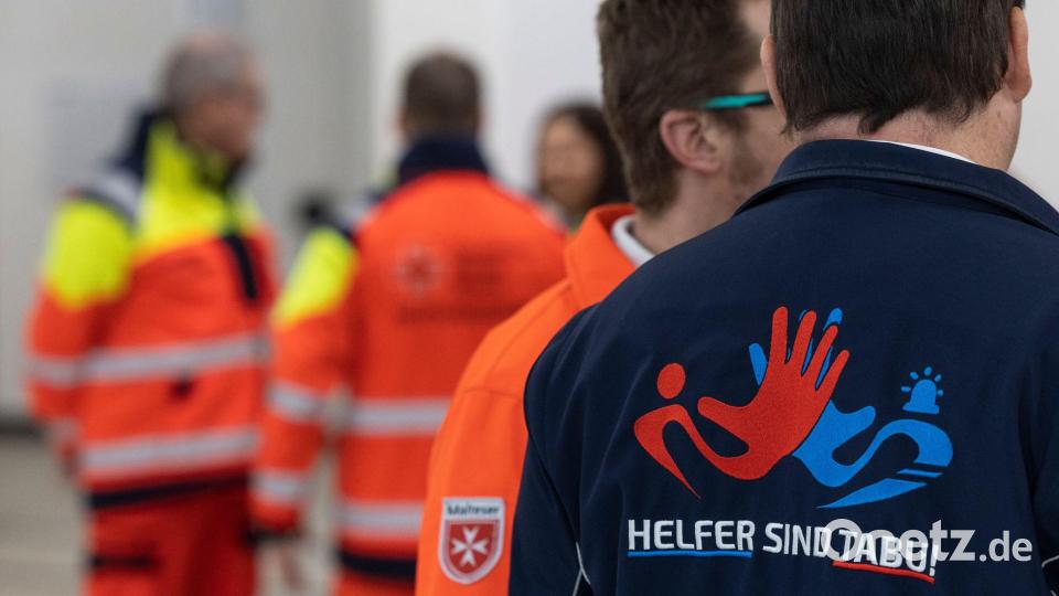 Auch Notfallsanitäter erlebten Anfeindungen und Übergriffe im Einsatz. Symbolbild: Hannes P. Albert/dpa
