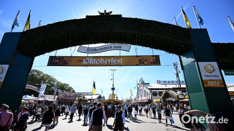 Wiesn-Bedienungen setzen sich in den sozialen Medien für Toleranz, Vielfalt und Respekt auf dem Oktoberfest ein. (Symbolbild) Bild: Felix Hörhager/dpa