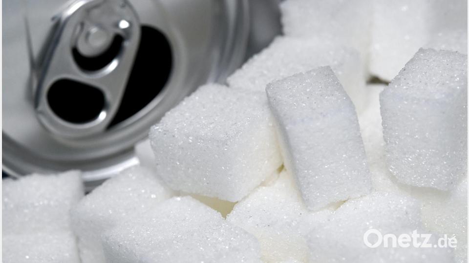 Energydrinks enthalten auch eine Menge Zucker. (Illustration) Bild: Sven Hoppe/dpa