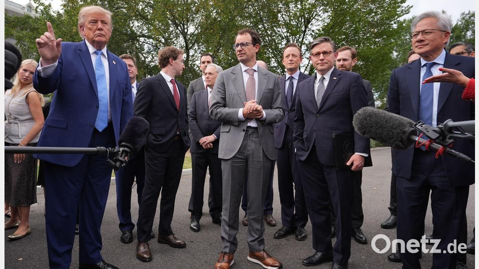 US-Präsident Donald Trump sagt, dass die KI-Unternehmen sich gegenseitig kontrollieren würden. Bild: Alex Brandon/AP/dpa