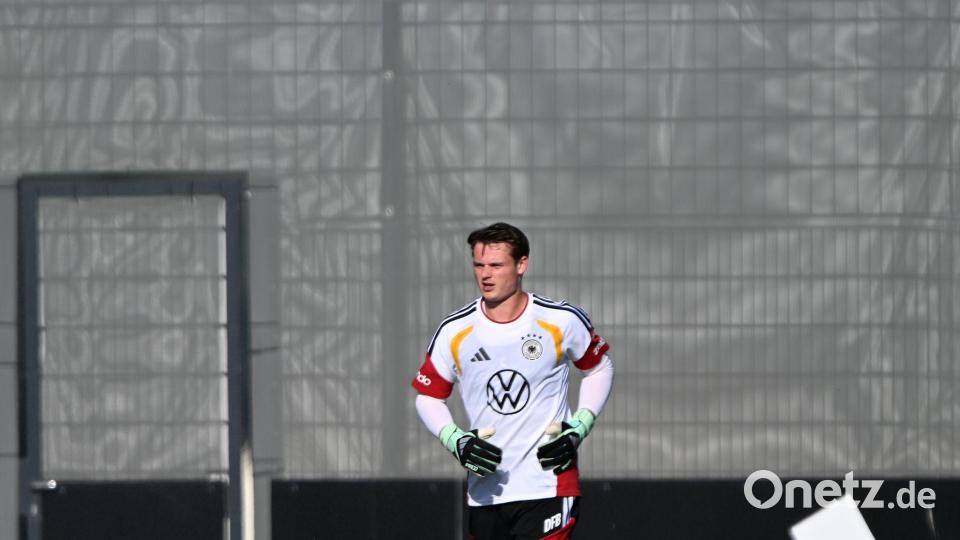 Torwart Jonas Urbig steht vor dem Debüt im DFB-Trikot. Bild: Federico Gambarini/dpa