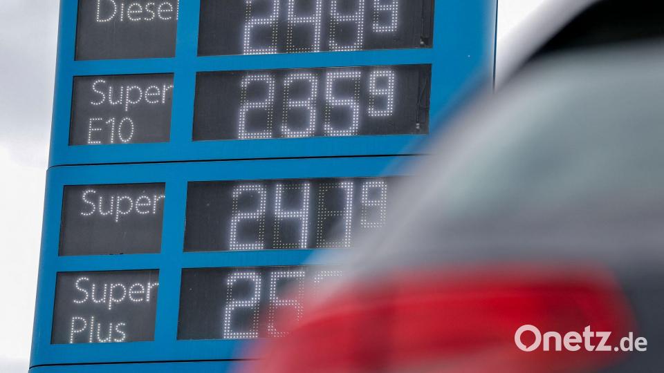 Die Bundesregierung will Autofahrer mit einem erneuten Tankrabatt entlasten. (Archivbild) Bild: Jan Woitas/dpa