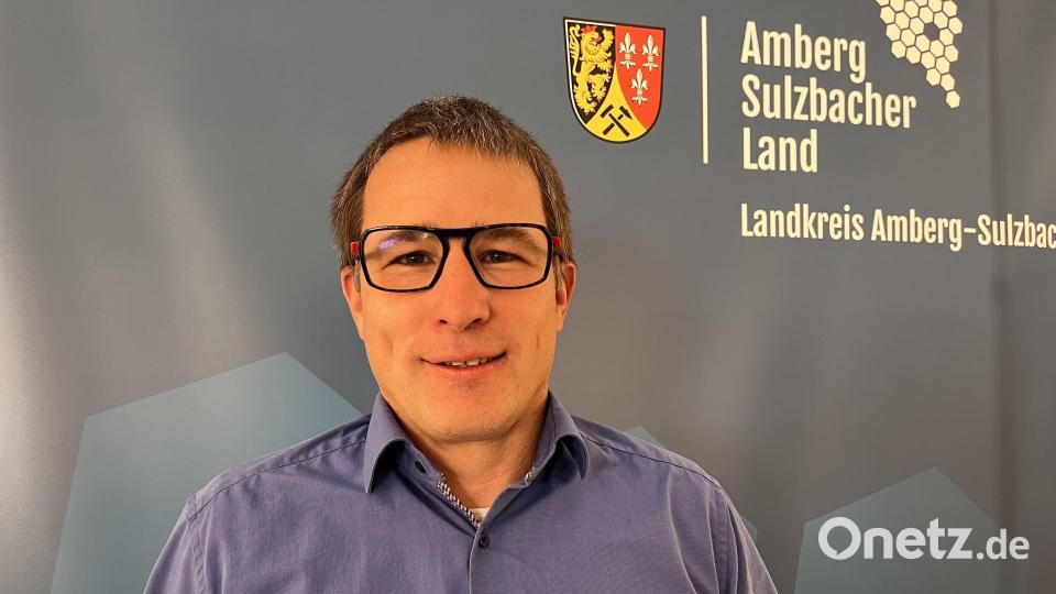 Matthias Kolb, Leiter des Tiefbauamts, erörterte den Kreisräten die Entwurfsplanung. Bild: Christine Hollederer