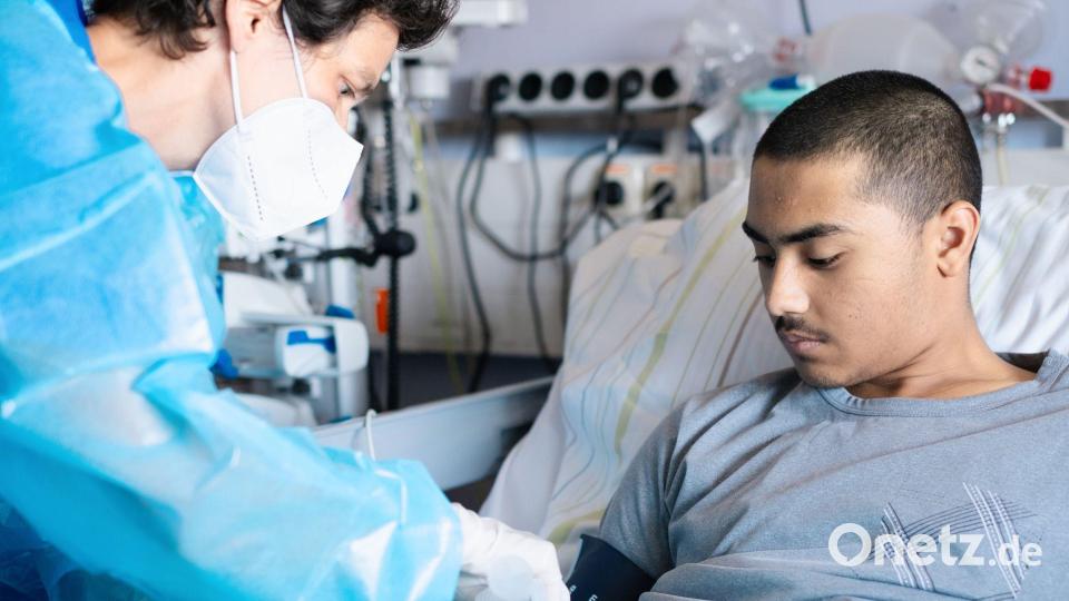 Der 19-jährige Patient wird nach der Behandlung für weitere 15 Jahre beobachtet. Bild: Mariia Streltsova/Charité/dpa