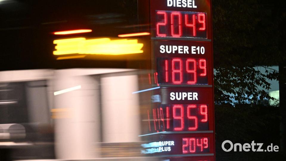 Die Spritpreise sind deutlich gefallen - teils weit unter 2 Euro. Bild: Robert Michael/dpa