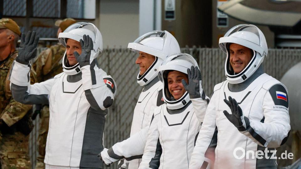 Vier Astronauten sind zur ISS gestartet. Bild: Terry Renna/AP/dpa