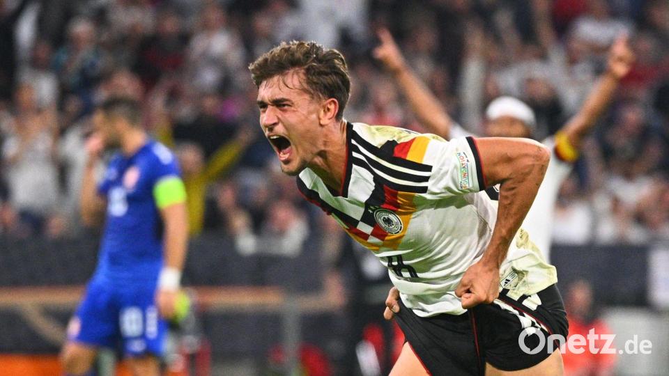 Tom Bischof jubelt ausgelassen nach seinem ersten Länderspiel-Tor. Bild: Tom Weller/dpa