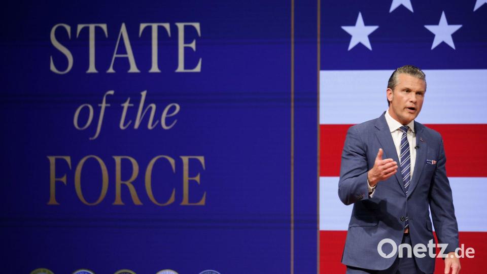 „Die ideologischen Clowns sind raus. Die patriotischen Cowboys sind drin“ - sagt Hegseth über die Veränderungen im US-Militär. Bild: Alex Wong/Pool Getty Images North America/AP/dpa