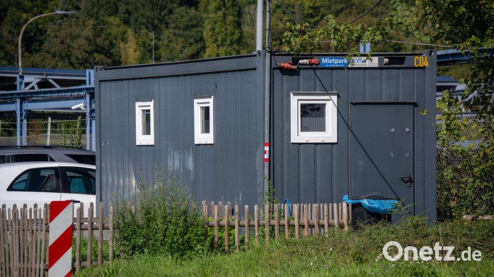Der Rotlicht-Container in einem Trierer Gewerbegebiet ist inzwischen wieder abgebaut worden. (Archivbild) Bild: Harald Tittel/dpa
