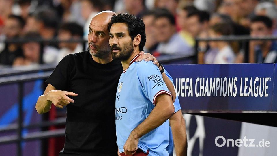 Gündoğan (r) spricht über Klopp - und Guardiola (l). (Archivbild) Bild: Jose Breton/AP/dpa