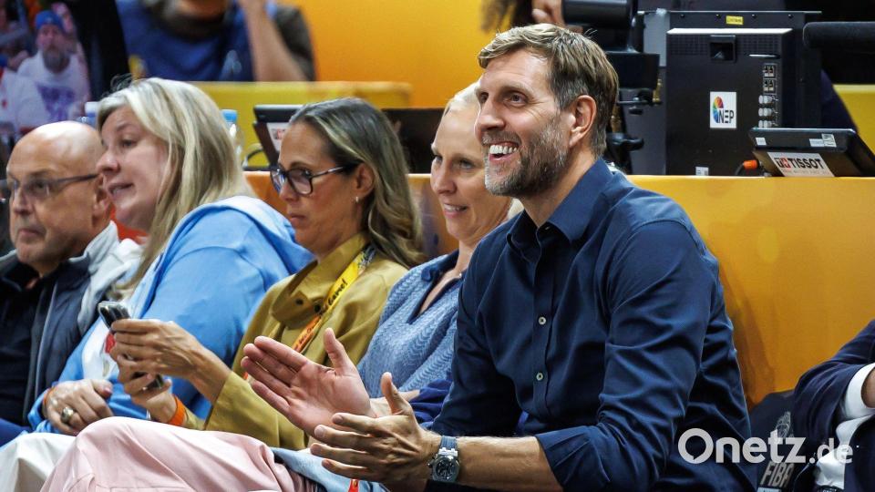 Prominente Zuschauer wie Dirk Nowitzki gibt es in der Bundesliga eher selten. (Archivbild) Bild: Andreas Gora/dpa