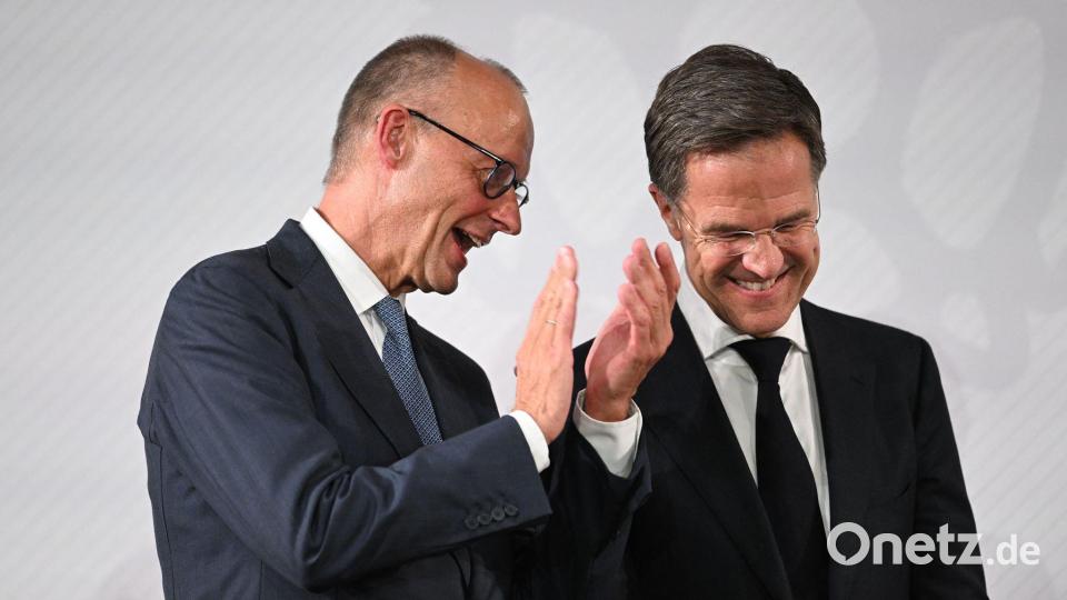 Ein Friedenspreis für ein Verteidigungsbündnis. Bild: Fabian Strauch/dpa