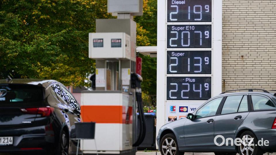 Nicht überall fiel der Preis für Super E10 unter zwei Euro. Bild: Sina Schuldt/dpa