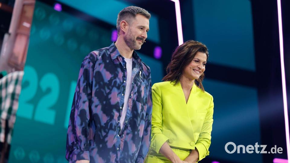 Jochen Schropp und Marlene Lufen moderieren die Reality-Show, die diesmal in einem Garten spielt. (Archivbild) Bild: Thomas Banneyer/dpa