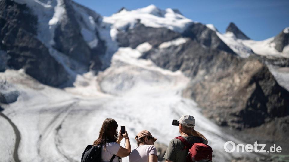 Es war das zweitschlimmste Jahr seit Beginn der Messungen für die Schweizer Gletscher (Archivbild) Bild: Gian Ehrenzeller/KEYSTONE/dpa