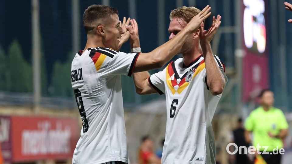 Die deutsche U21 bejubelt den nächsten Sieg. Bild: Domenic Aquilina/dpa