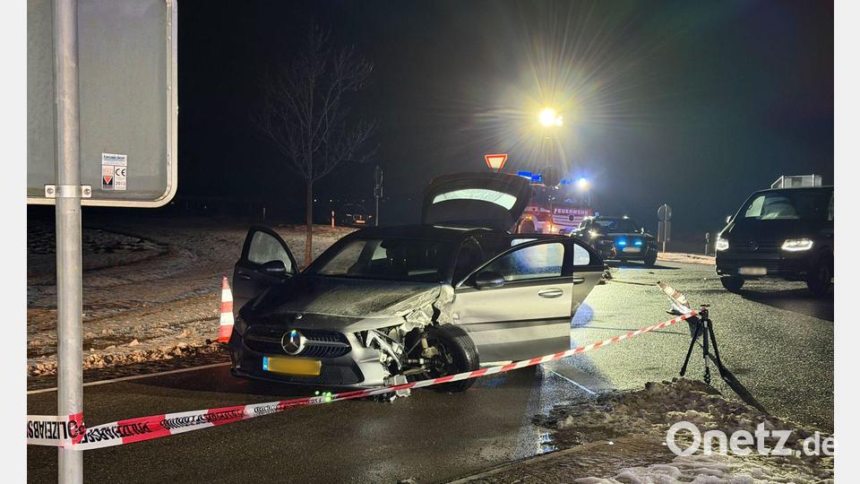 Die Flucht der Männer endete nach etwa 20 Kilometern in Weißenburg, als das Auto der Verdächtigen mit einem anderen Wagen zusammenstieß. Archivbild: NEWS5 / Felix Besold/NEWS5 /dpa