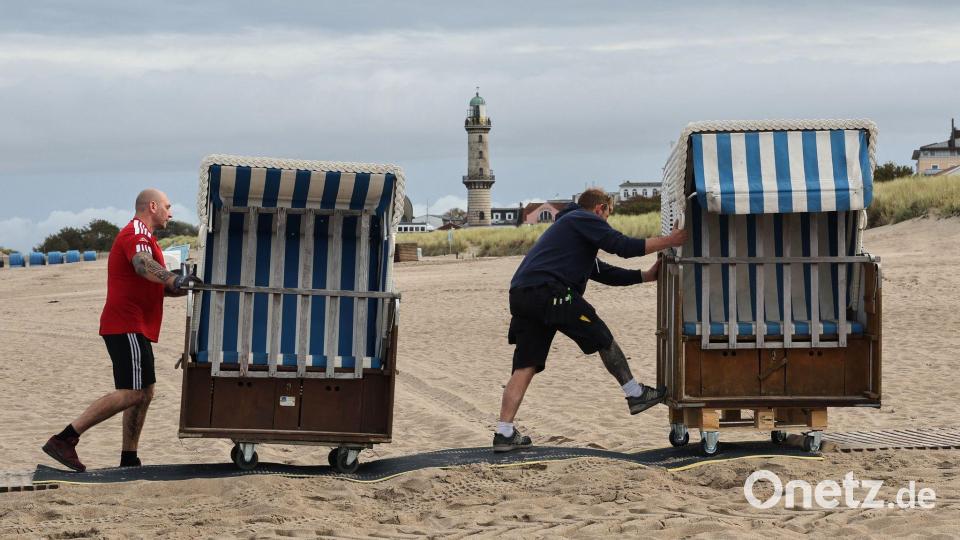 Das Ende des Sommers, die Strandkörbe verschwinden im WInterquartier. Bild: Bernd Wüstneck/dpa