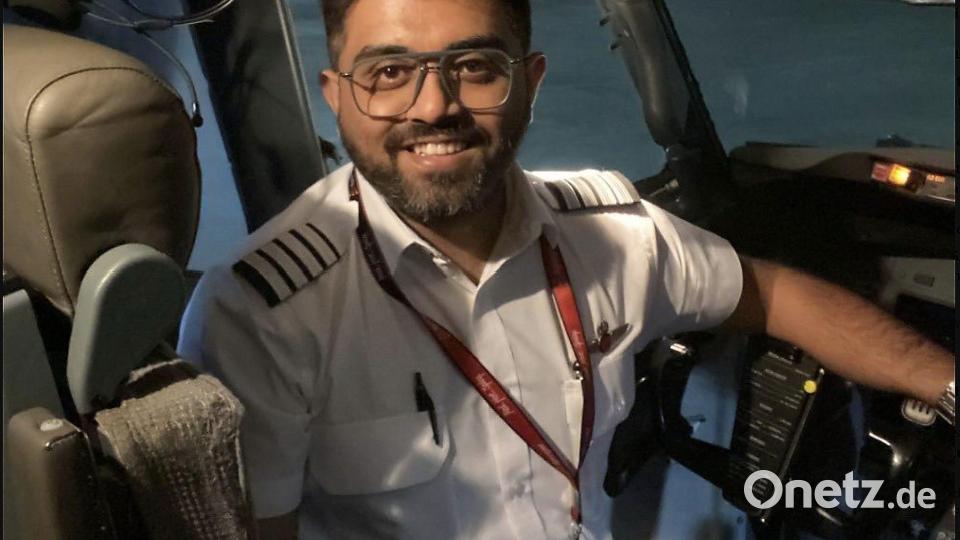 Flugkapitän Smit Machchhar gelang es eigenen Angaben zufolge trotz einer Messerattacke des Co-Piloten, die Cockpit-Tür zu öffnen. (Archivbild) Bild: Uncredited/Israel's Foreign Ministry/AP/dpa