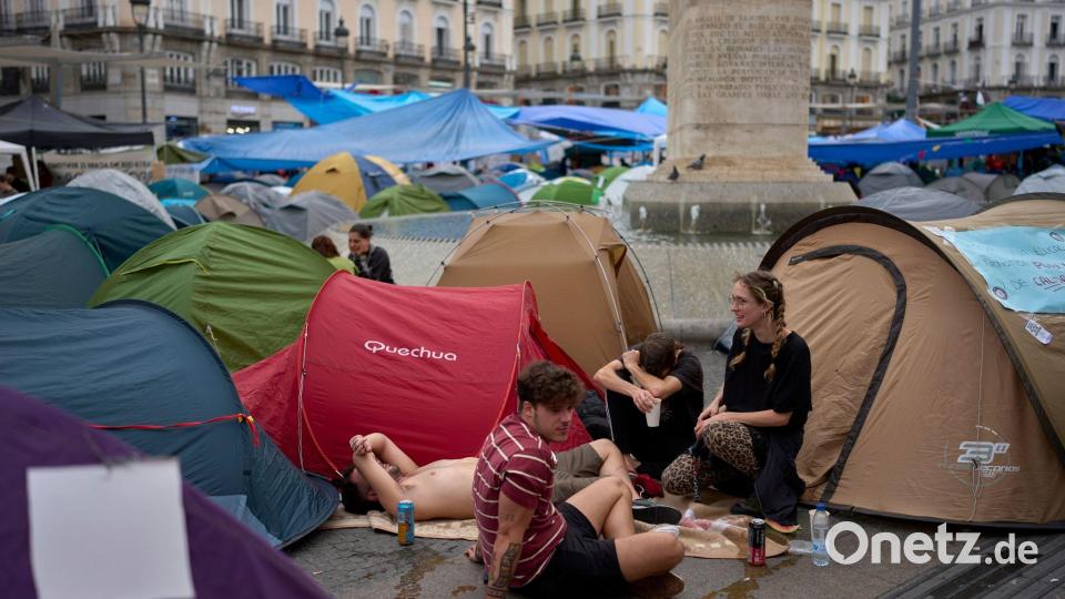 Die Regierung in Madrid reagierte schnell auf die landesweite Empörung, könnte aber im Parlament scheitern. (Archivbild) Bild: Manu Fernandez/AP/dpa