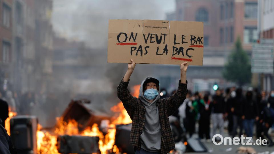 Der Einsatz der Polizei bei den Protesten macht einige wütend. (Archivbild) Bild: Jean-Francois Badias/AP/dpa